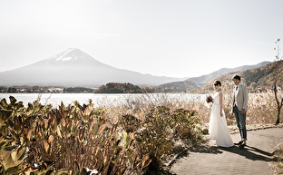 会場決定の決め手と山梨での前撮りをなさった感想を教えてください