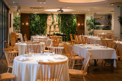 料理8品2時間飲み放題付！パーティー専門会場で安心★プロジェクター・マイク無料！