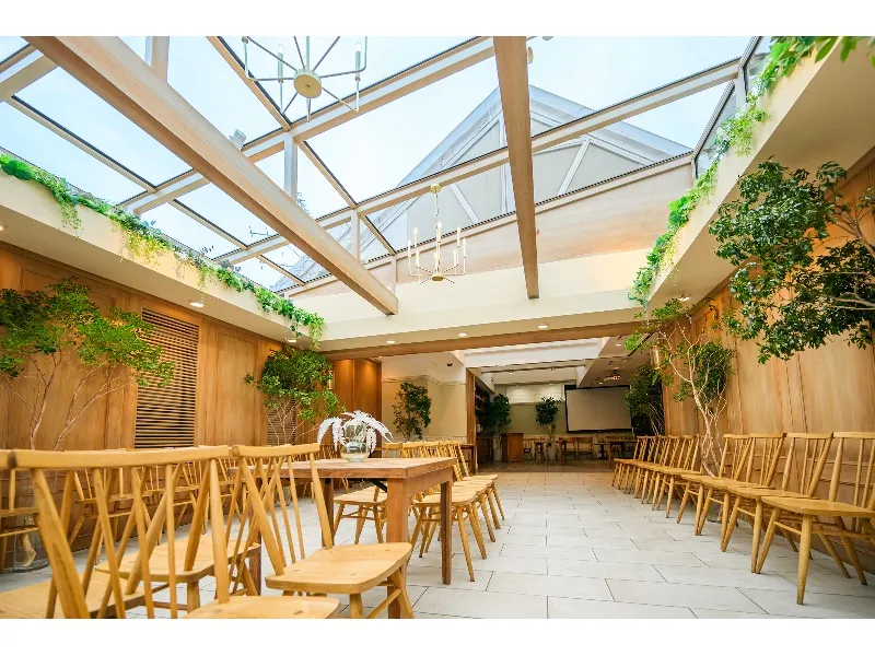 料理8品2時間飲み放題付！開放的な空間★プロジェクターあり！